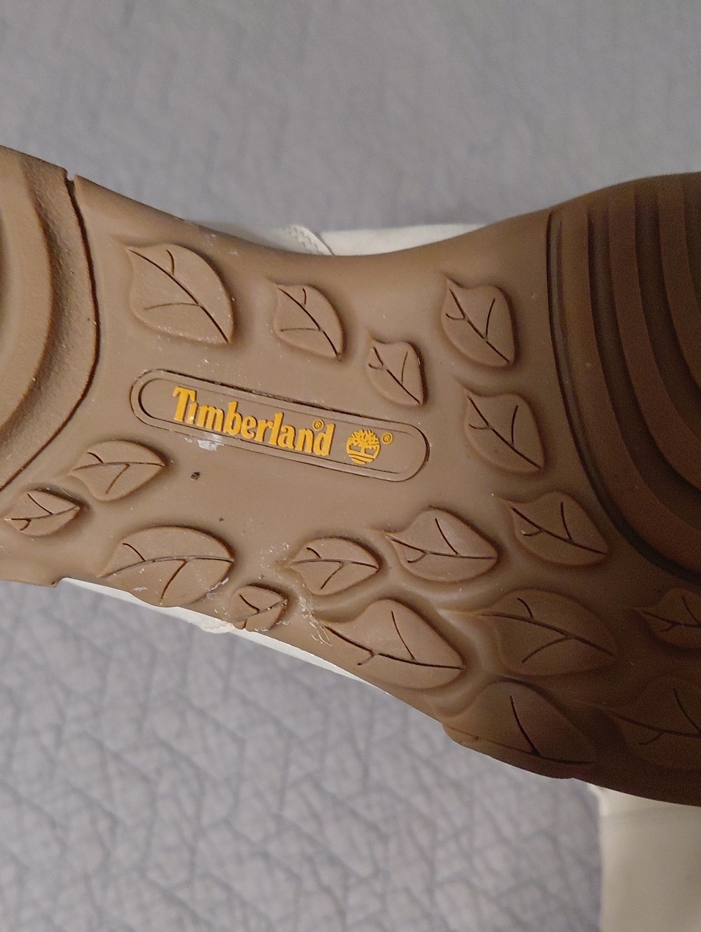 Timberland Women’s White and Brown Boots with Leaf-Pattern Sole